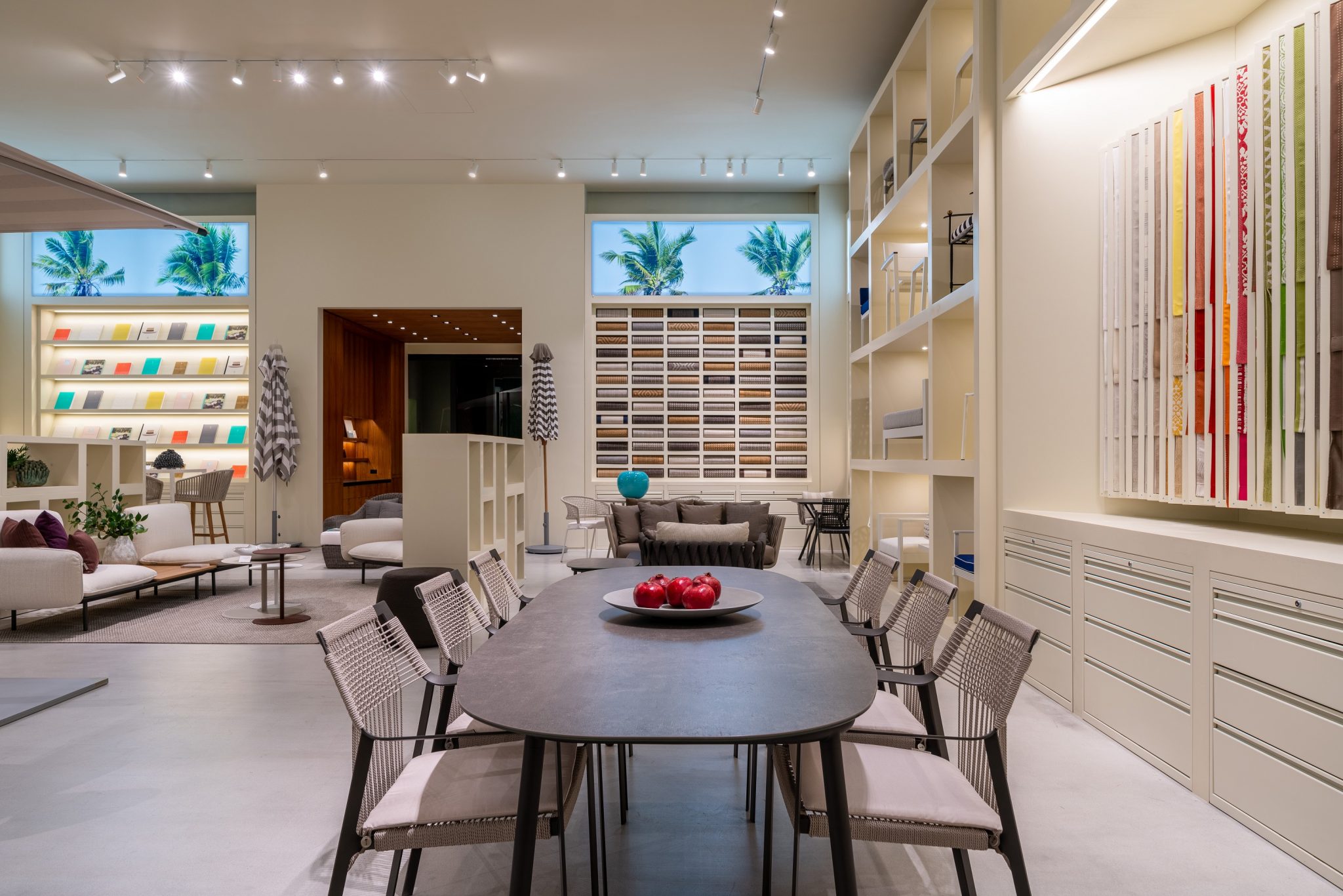 L.A. BEVERLY BLVD — JANUS et Cie